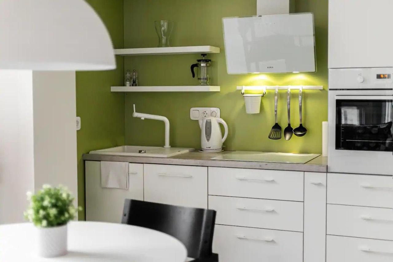 Happy Inn Vip, Self Check-In-24X7, A-C, Parking-In-The-Underground-Garage VNO Extérieur photo