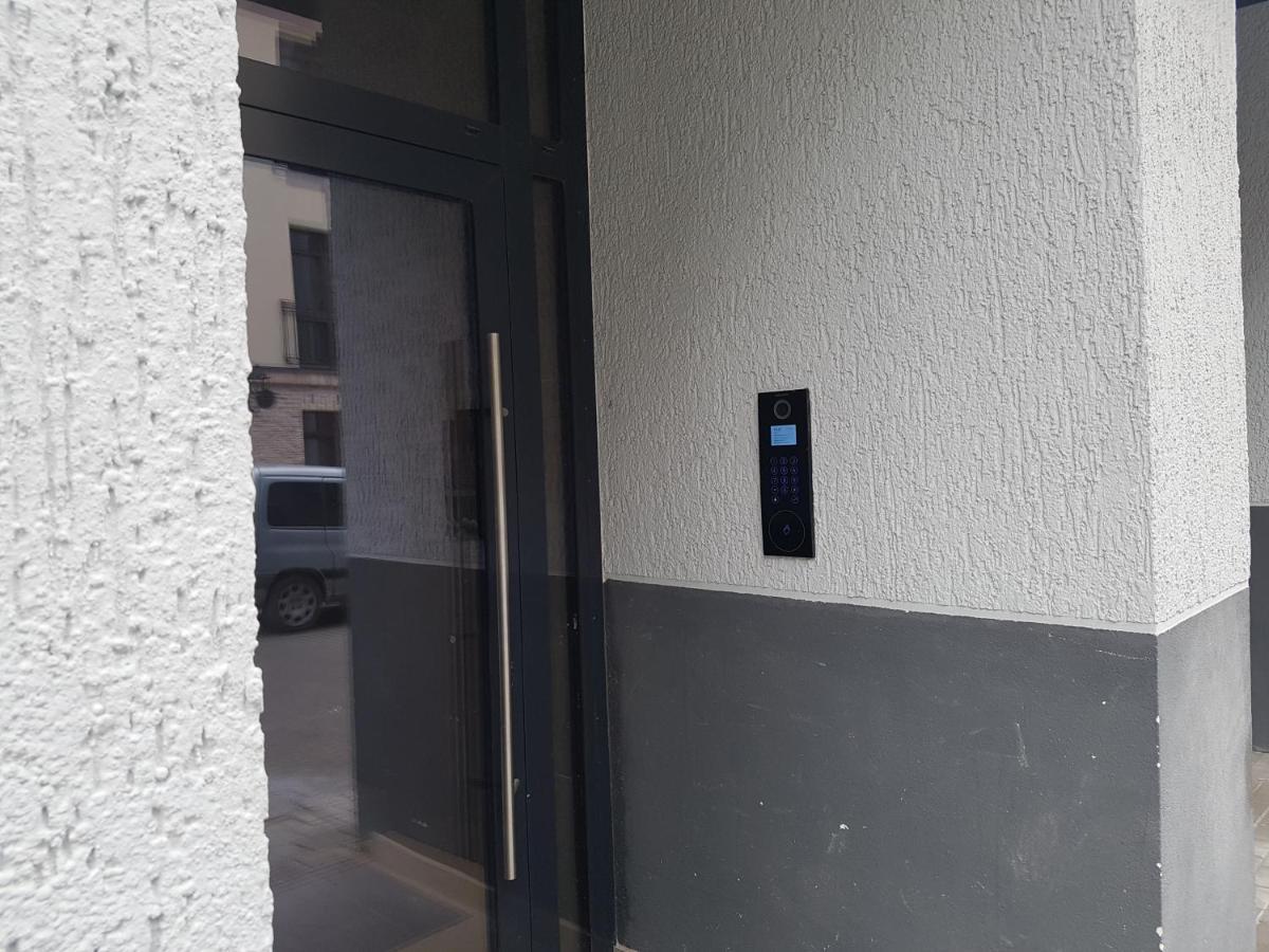 Happy Inn Vip, Self Check-In-24X7, A-C, Parking-In-The-Underground-Garage VNO Extérieur photo